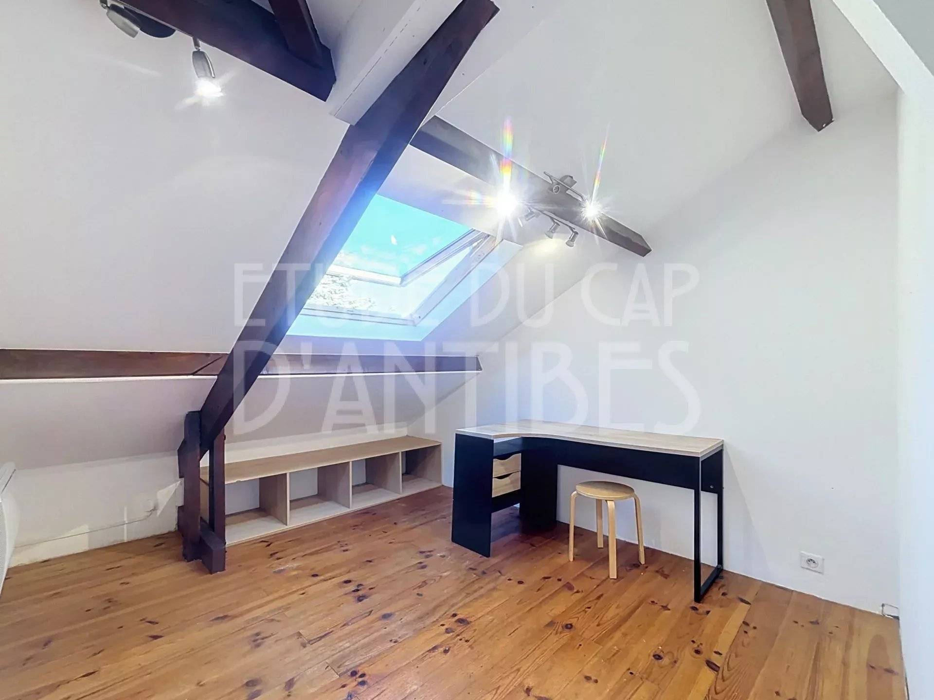 Bureau à l'étage du duplex 4 pièces au Cap d'Antibes