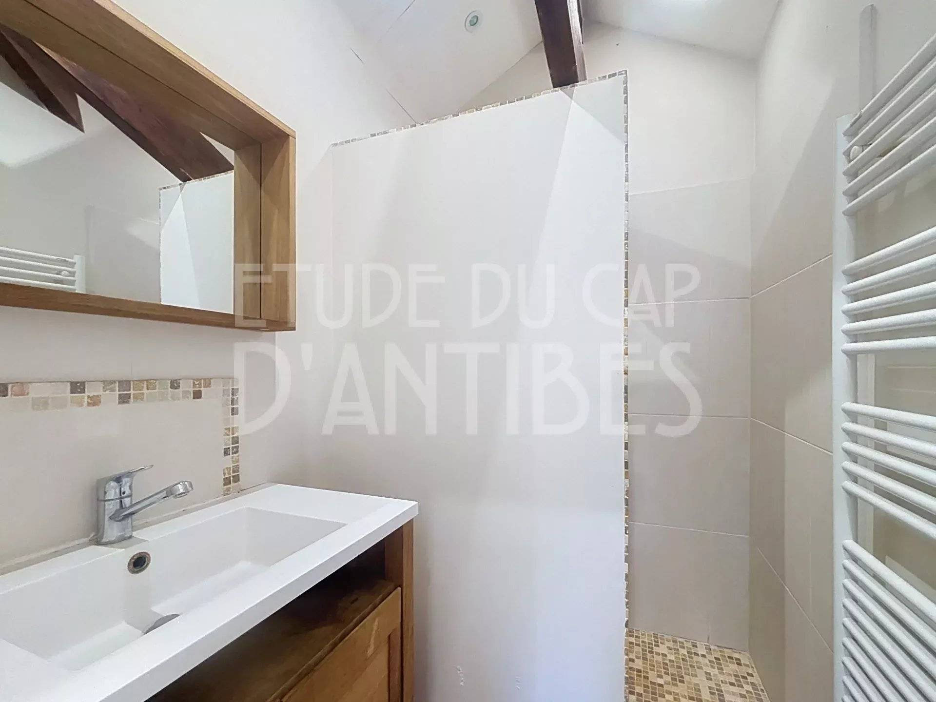 Salle d'eau à l'étage du duplex 4 pièces au Cap d'Antibes