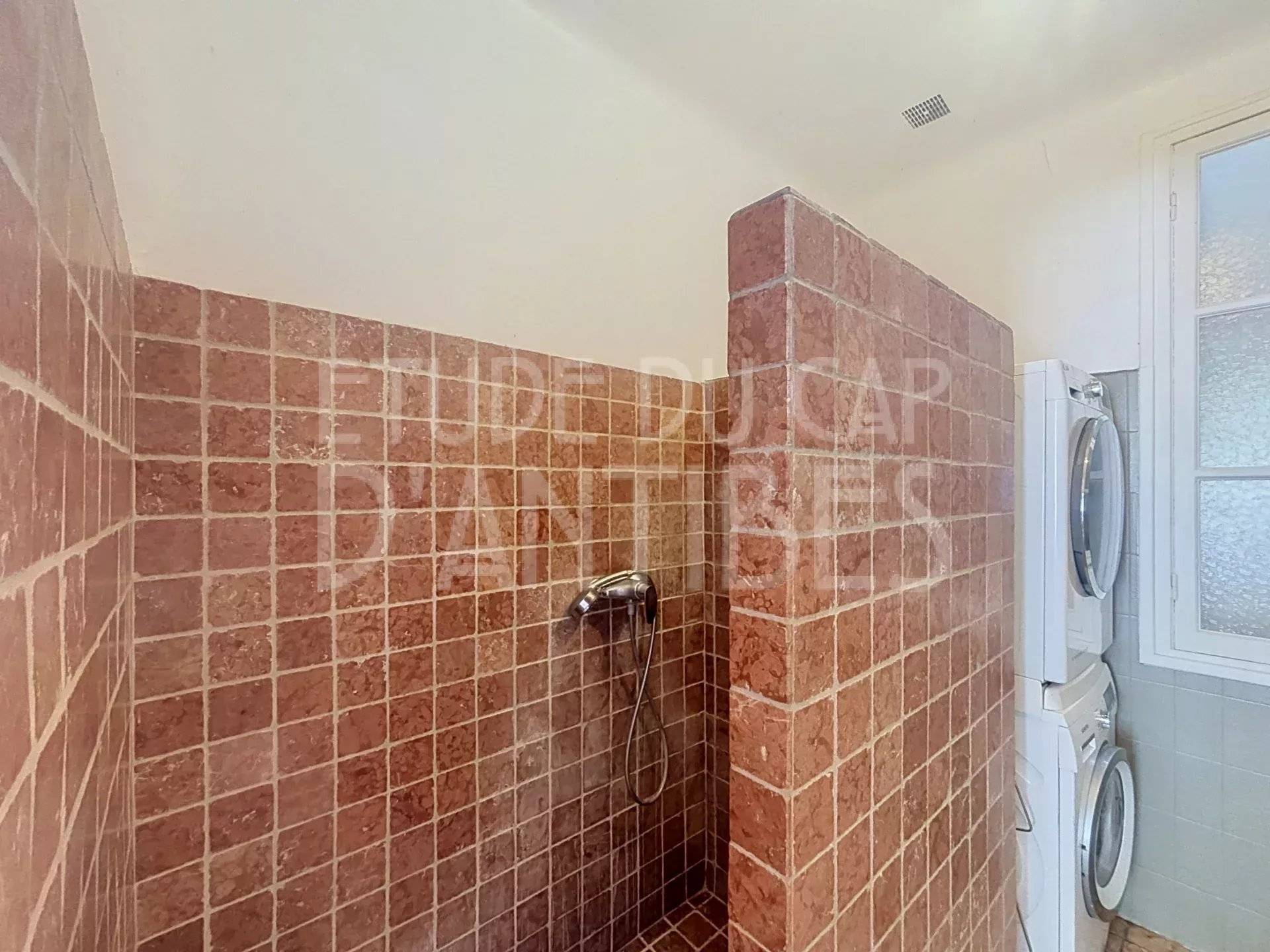 Salle de douche du duplex 4 pièces au Cap d'Antibes