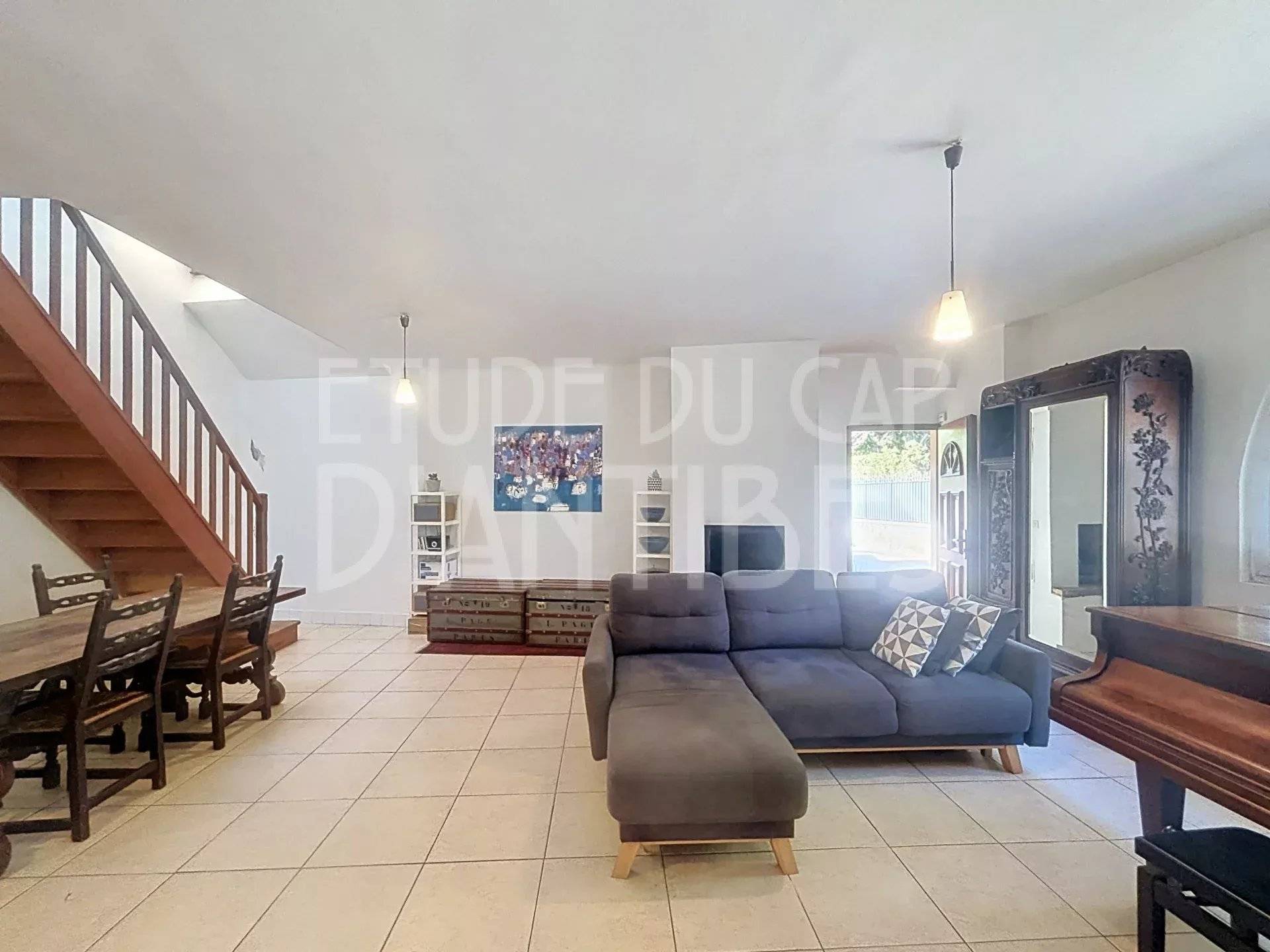 Séjour du duplex 4 pièces à vendre au Cap d'Antibes